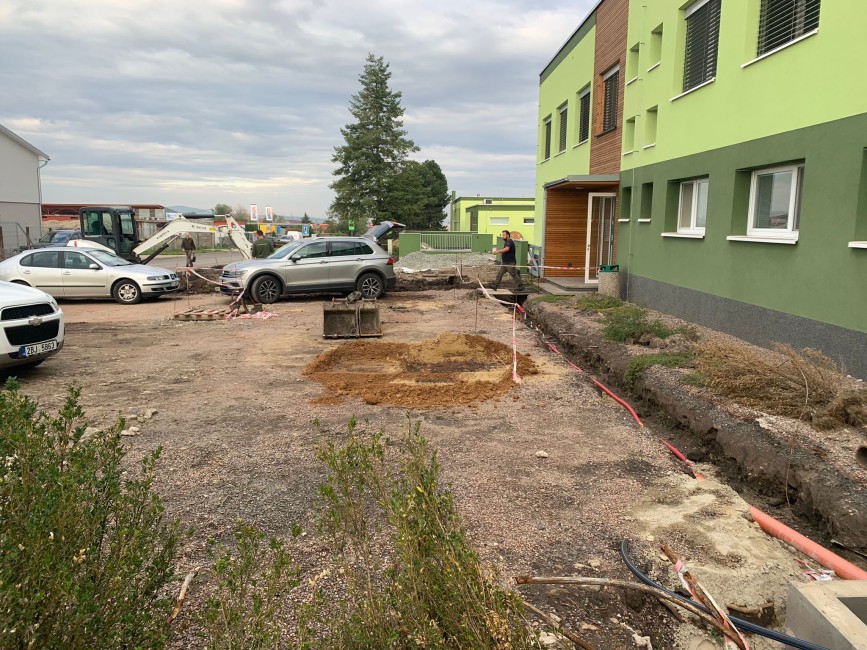 Oprava parkoviště před laboratoří VB